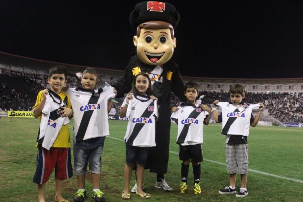 Crianas animaram o intervalo de Vasco 2 x 0 Boa Esporte