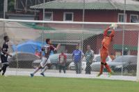 Joo Pedro fazendo boa defesa no CT de Xerm