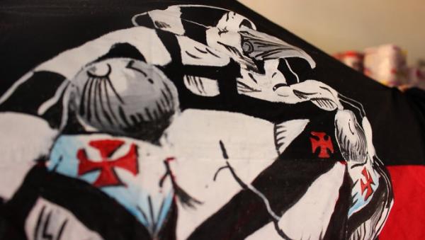 O Urubu recebe o smbolo do Vasco na bandeira