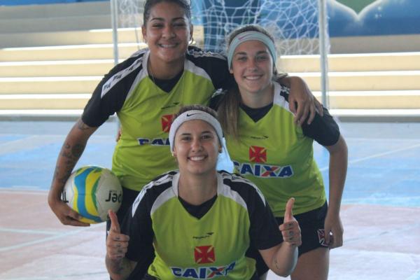 Gaby Soares ao lado de Brena Carolina e Bruna Bielski