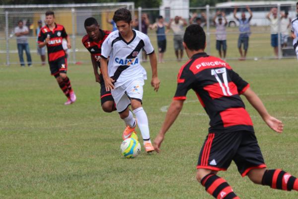 Artilheiro Caio Monteiro passou em branco contra o Flamengo