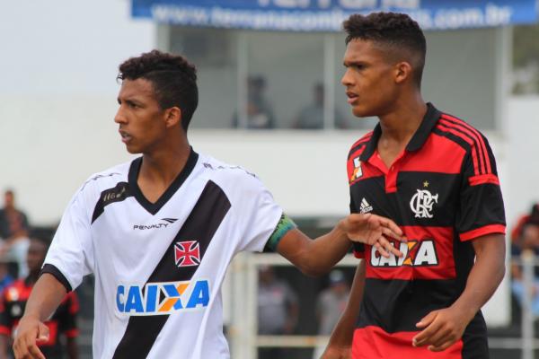 Evander anotou o nico gol vascano na partida