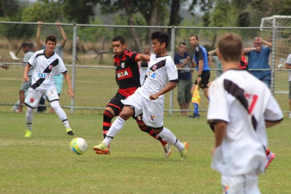 Marquinhos infernizou a defesa do Fla na etapa inicial