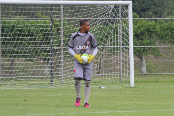 Luc�o em a��o com a camisa do Vasco