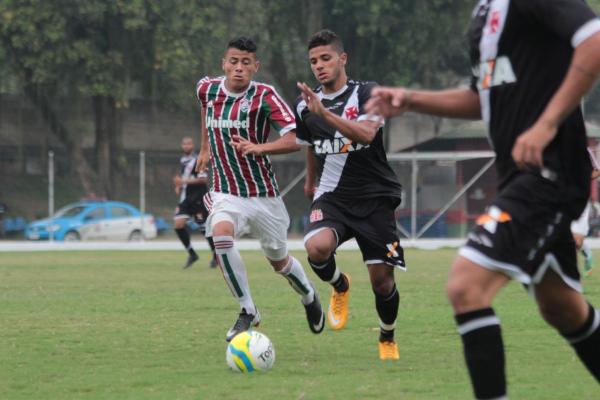 Henrique voltou a atuar pelo sub-20 contra o Fluminense