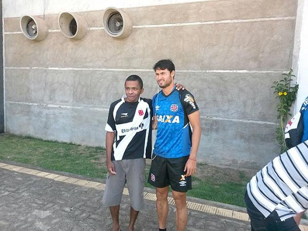 Pedro Ken tambm tirou foto com torcedor do Vasco