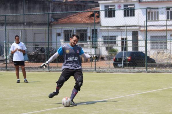 Goleiro da Copa de Ouro-57 bate pnalti decisivo