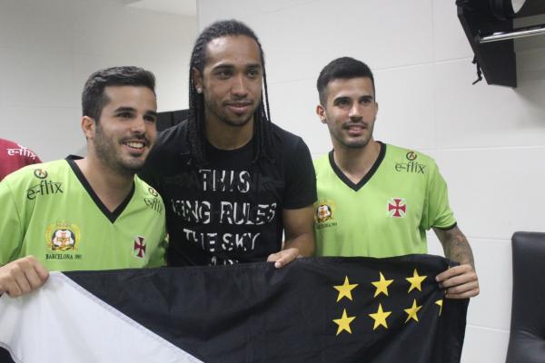 Everton Costa foi muito assediado durante o evento