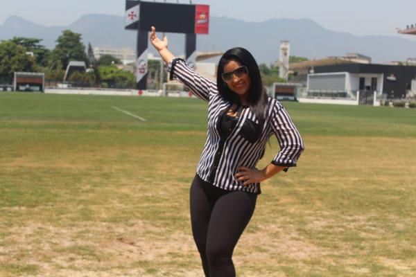 Atriz Desire Oliveira