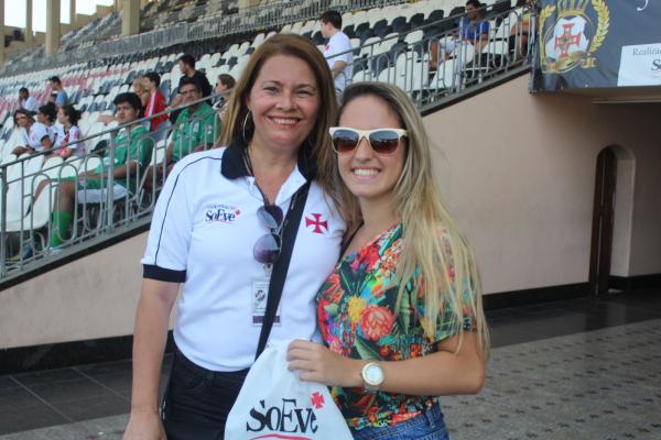 Martha Tulio, organizadora do Evento, e Brenda Rodrigues, que foi uma das sorteadas