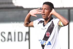 Caio comemora um de seus 33 gols na temporada 