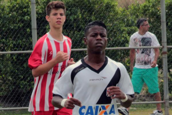 Robinho marcou dois gols contra o time de Moa Bonita