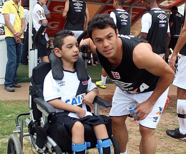 Klber fez questo de conversar com o menino Joo Pedro antes da partida