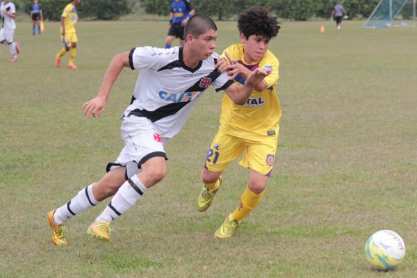 Carlos Czar marcou o gol da vitria do sub-13