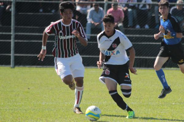 Matheus Pet em ao contra o Fluminense