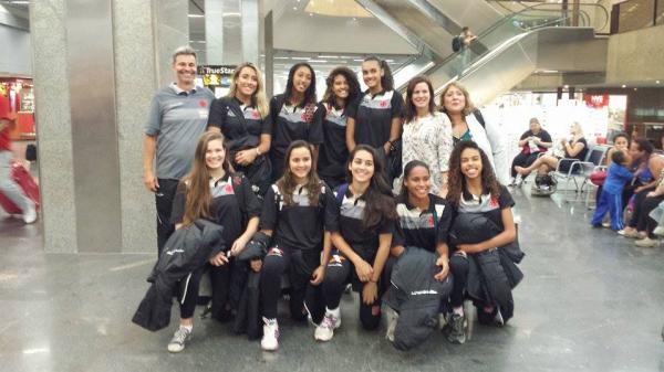 Meninas da equipe sub-16 de vlei