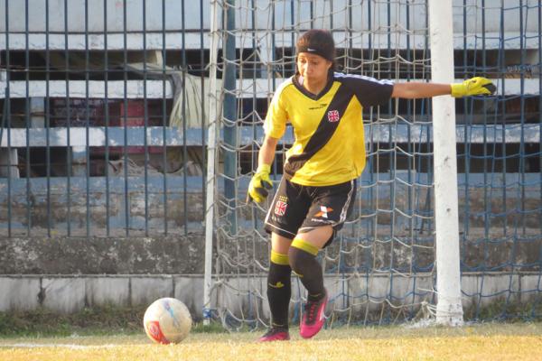 Jully  titular absoluta do sub-17 vascano