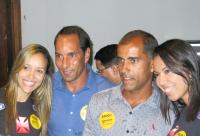 Fs aproveitaram o momento para tietar Edmundo e Felipe e tirar fotos com os dolos