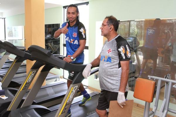 Primeiro trabalho do atacante no retorno ao dia a dia do Vasco foi na academia
