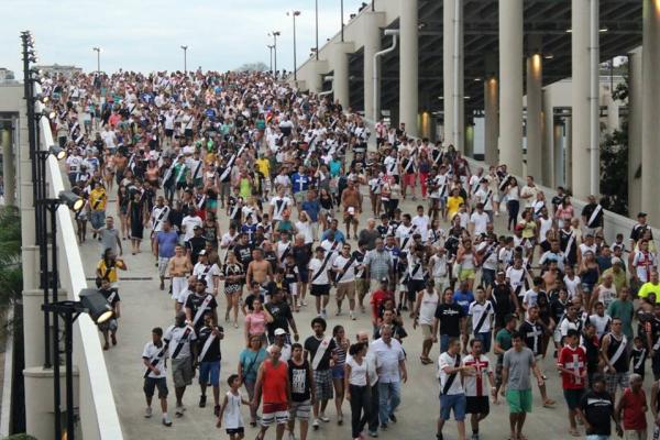 Mar de vasca�nos roubou a cena no Maracan�