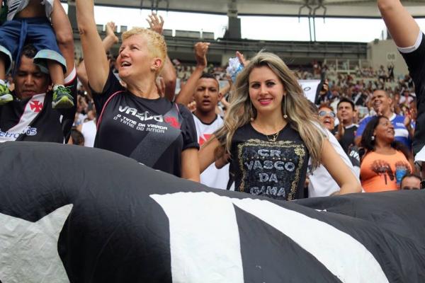 Torcida feminina marcou presen�a no Maracan�