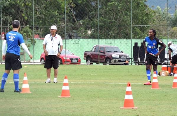 Clima descontrado marcou treino do Vasco nesta tera-feira no CFZ