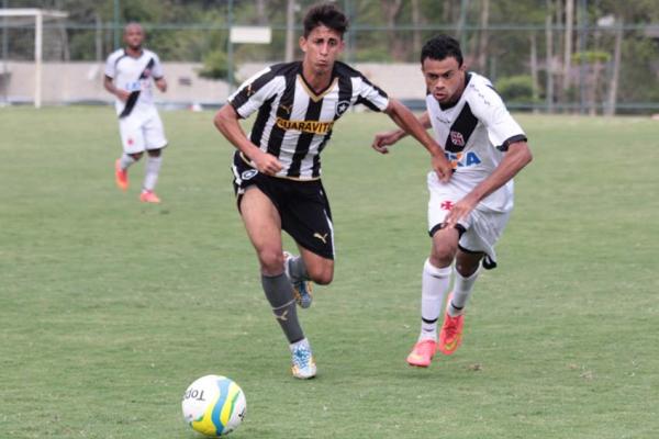 Passe para o gol de Renato Kayser foi de Mrcio
