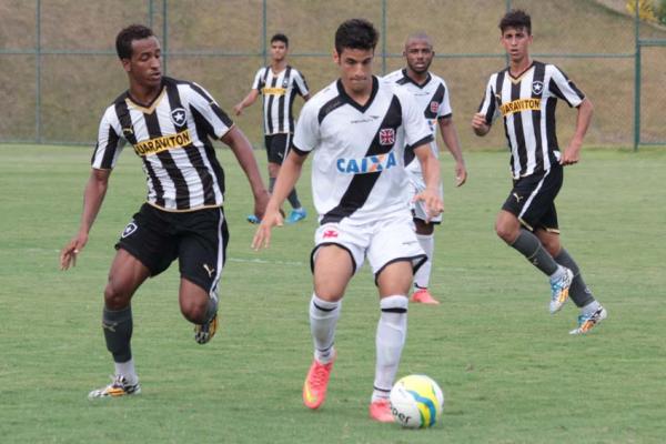 Guilherme Costa quase marcou o gol da vitria no fim do jogo