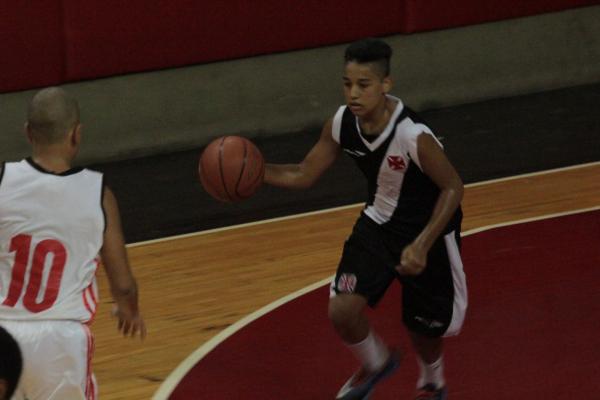 Thiaguinho foi o cestinha do Vasco na partida