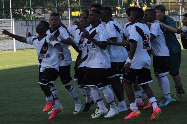 Jogadores vascanos puxaram o 'Trem-Bala' aps a partida
