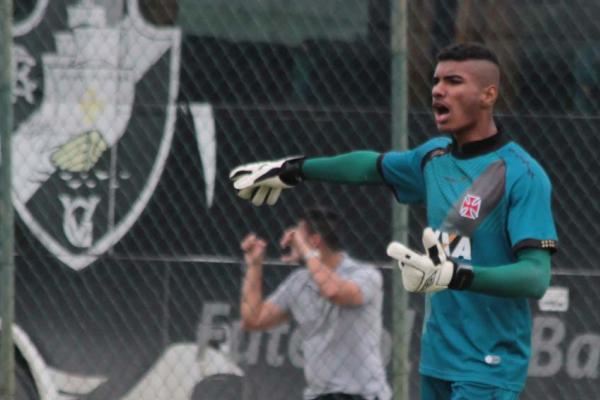 Yuri orientando os companheiros durante o clssico