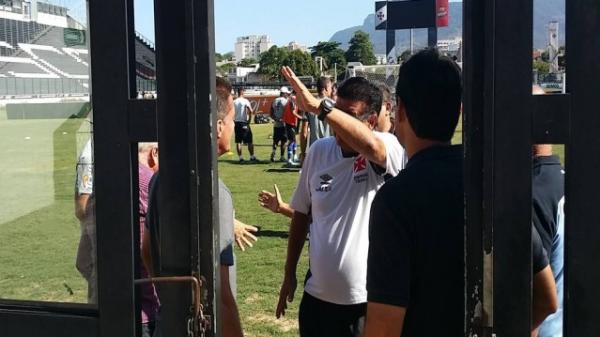 Joel Santana conversou com Vagner Mancini em So Janurio, onde o Botafogo encara o Figueirense