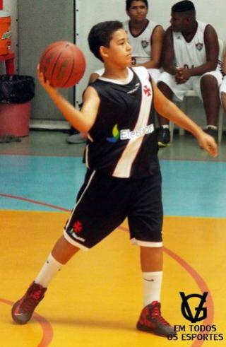 Thiago foi o cestinha de trs pontos do Estadual mirim pelo quarto ano consecutivo