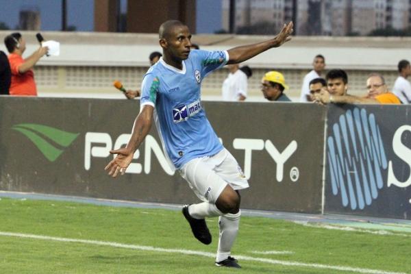 Diego, em uma espcie de transe, comemora seu gol contra o Papo: o gol do ttulo