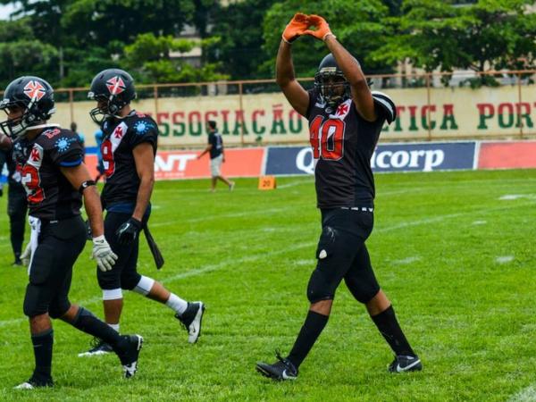Romulo faz homenagem  futura esposa em comemorao: ele chegar a tempo do casamento?