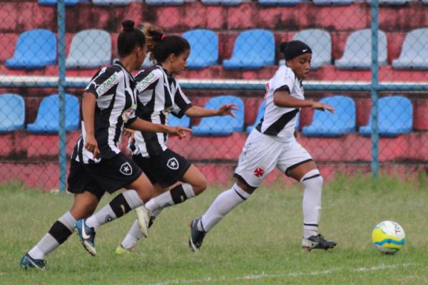 Meia-atacante entrou no segundo tempo