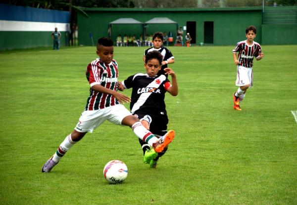 Jogo foi bastante movimentado no Estdio Nivaldo Pereira