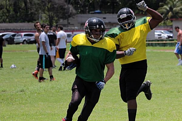 Sob sol forte, Vasco da Gama Patriotas treinou na tarde deste domingo