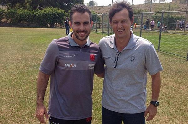 Mico Freitas, da esquerda, pode treinar o Amadense