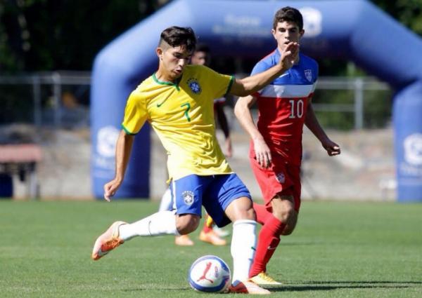 Andrey em ao com a camisa da Seleo Brasileira