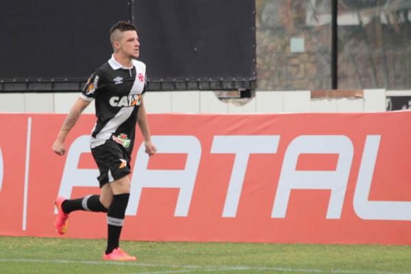 Kayser comemora um dos gols marcados na Colina