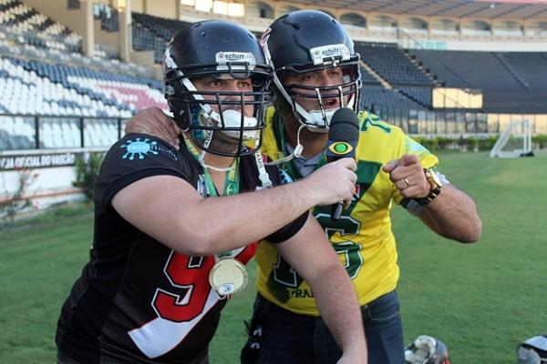 Leite e Danette mandam mensagem para Sandro Gama, apresentador do programa