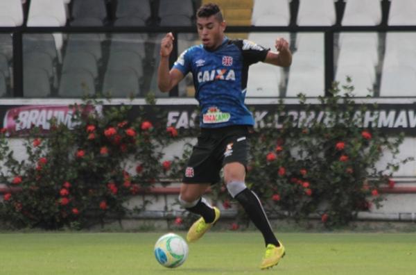Lucas Barboza durante treinamento em So Janurio