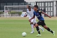 Evander foi titular no primeiro amistoso de preparao para a Copinha