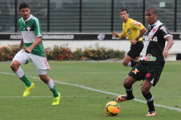 Matheus Santana em ao com a camisa do Vasco na Copa do Brasil sub-20