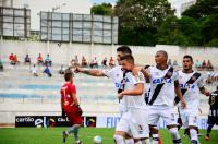 Jogadores comemoram gol de Renato Kayser