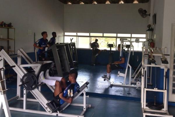 Jogadores vascanos suaram a camisa na academia