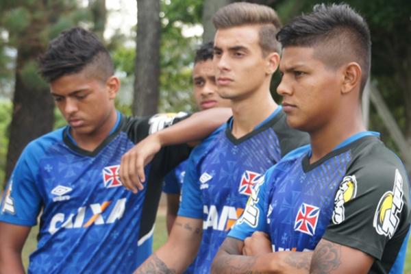 Evander (esquerda) ser titular contra o Serrano