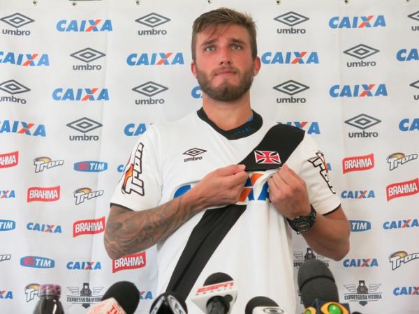 Aislan foi apresentado oficialmente como jogador do Vasco nesta quarta-feira, em Pinheiral