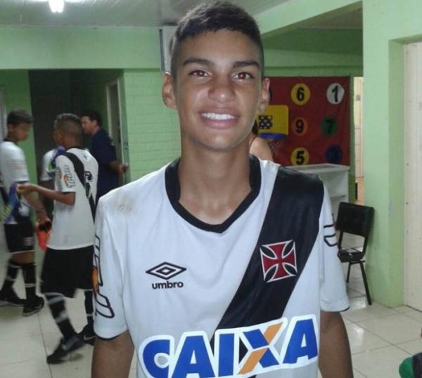 Joo Vitor Souza marcou o gol da vitria vascana